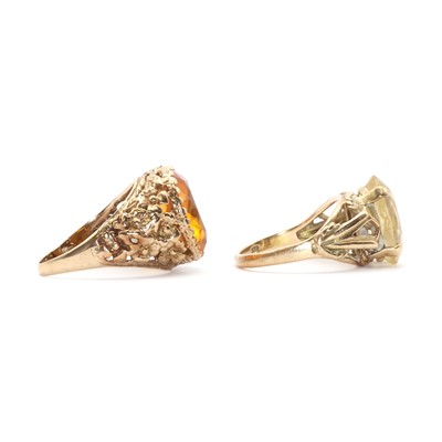 Lot 192 - Two 9ct gold single stone rings