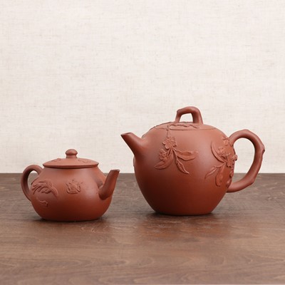 Lot 40 - A Chinese export Yixing zisha stoneware teapot