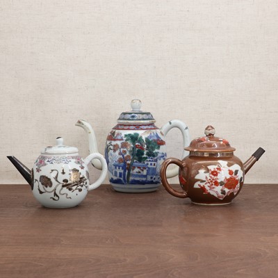 Lot 355 - A Chinese café au lait teapot