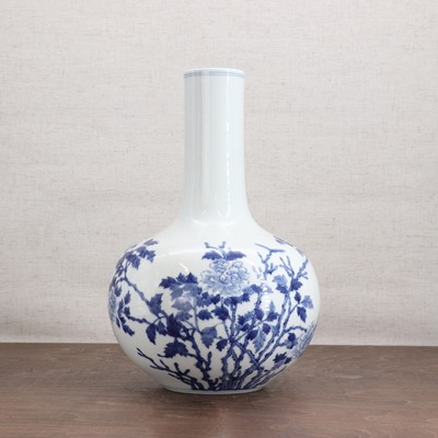 Lot 88 - A Chinese blue and white vase