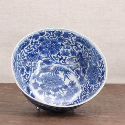Lot 81 - A Chinese blue and white bowl