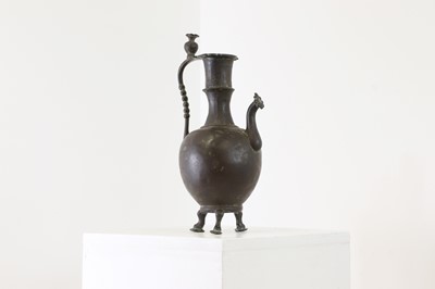 Lot 547 - An Islamic bronze tripod ewer