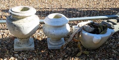 Lot 385 - Two marble garden urns