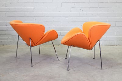 Lot 362 - A pair of Artifort 'F437' or 'Orange Slice' lounge chairs
