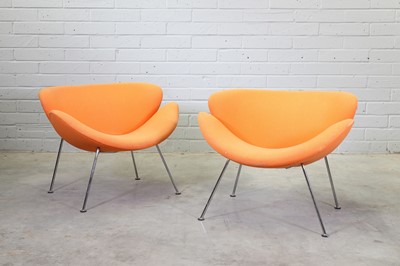 Lot 362 - A pair of Artifort 'F437' or 'Orange Slice' lounge chairs