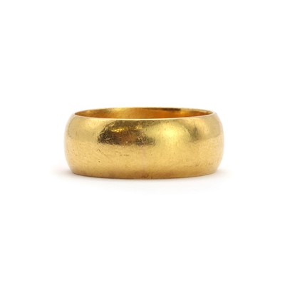 Lot 41 - A 22ct gold wedding ring