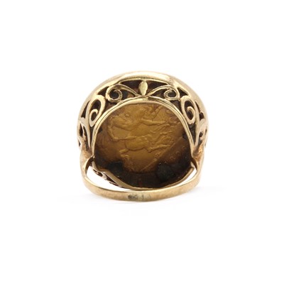 Lot 281 - A sovereign coin ring