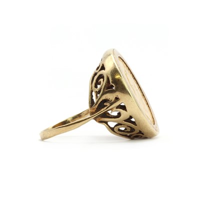 Lot 281 - A sovereign coin ring