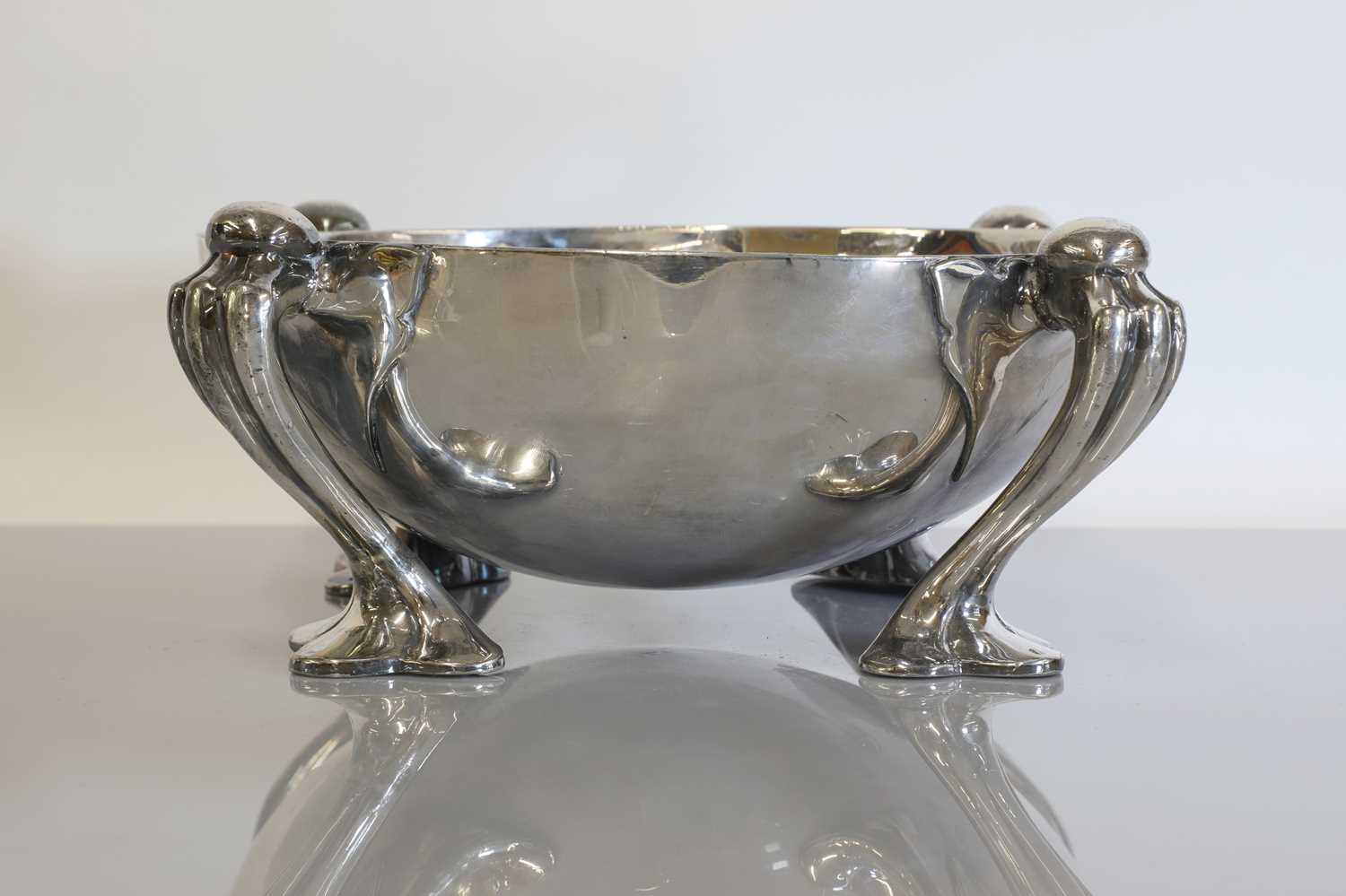 Lot 118 - A Liberty & Co. Tudric pewter bowl