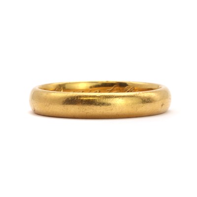 Lot 32 - A 22ct gold wedding ring