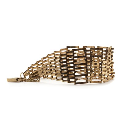 Lot 184 - A 9ct gold gate bracelet