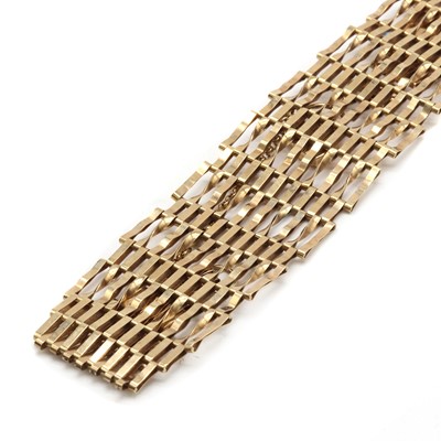 Lot 184 - A 9ct gold gate bracelet