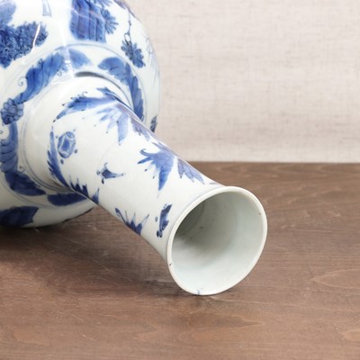 Lot 65 - A Chinese blue and white vase