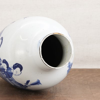 Lot 97 - A Chinese blue and white vase