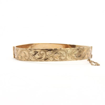 Lot 168 - A 9ct gold hinged bangle