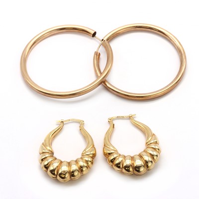 Lot 189 - Two pairs of 9ct gold hoop earrings