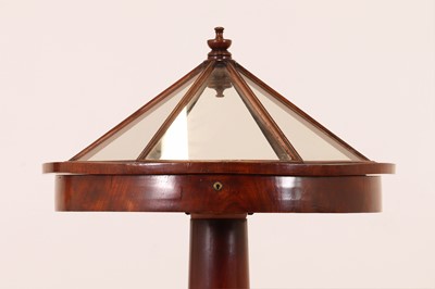 Lot 36 - A mahogany bijouterie table