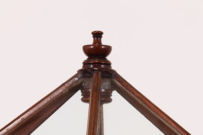 Lot 36 - A mahogany bijouterie table