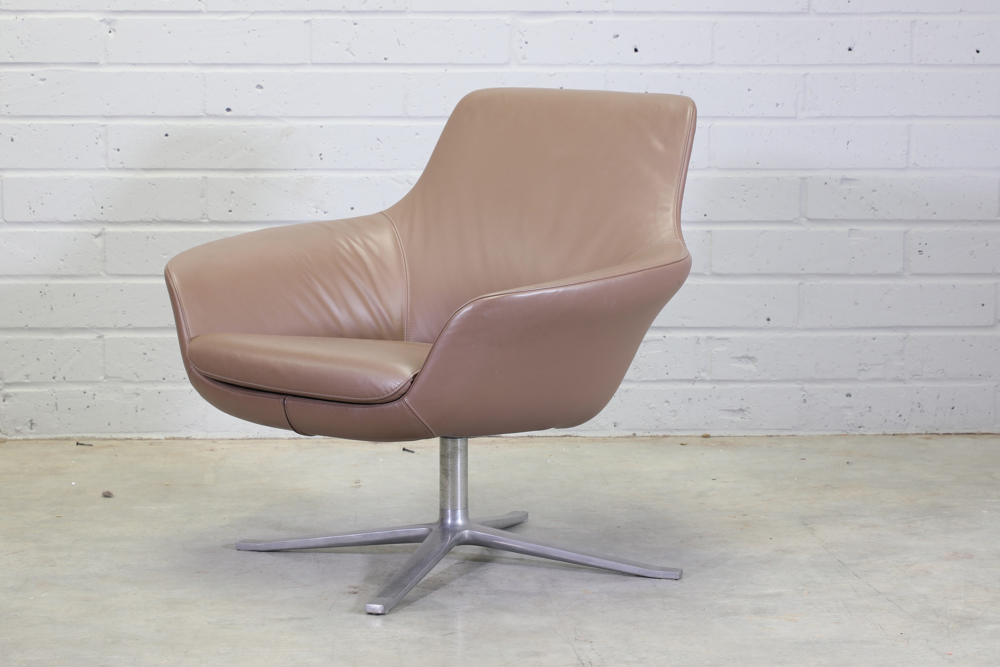 Lot 540 A Walter Knoll 'Oscar' armchair,