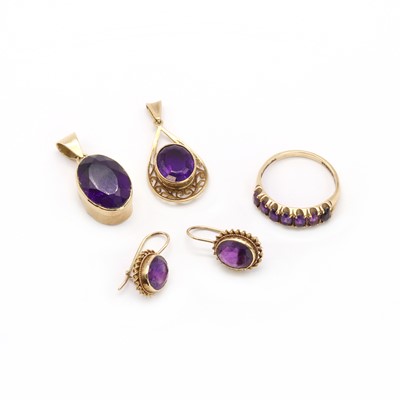 Lot 206 - A small collection of 9ct gold amethyst jewellery