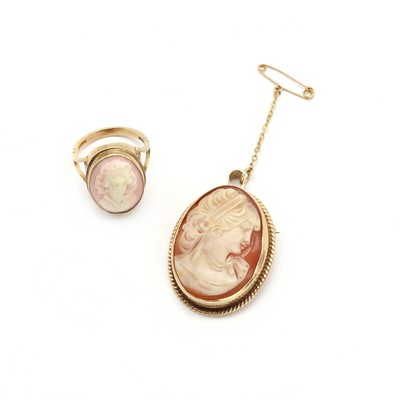 Lot 165 - A 9ct gold shell cameo brooch