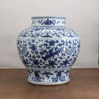 Lot 99 - A Chinese blue and white vase