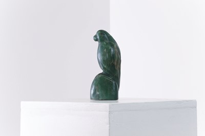 Lot 465 - An aventurine quartz carving of a parrot