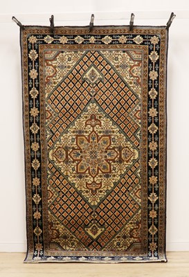 Lot 373 - A Kashan rug