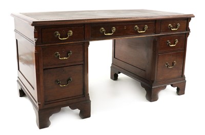 Lot 419 - An Edwardian mahogany pedestal desk