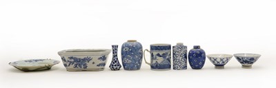 Lot 91 - A collection of Chinese and Japanese blue and white