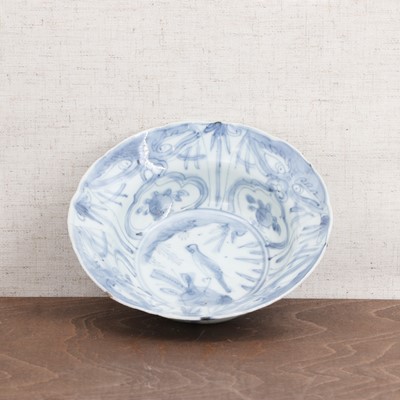 Lot 57 - A Chinese blue and white kraak bowl