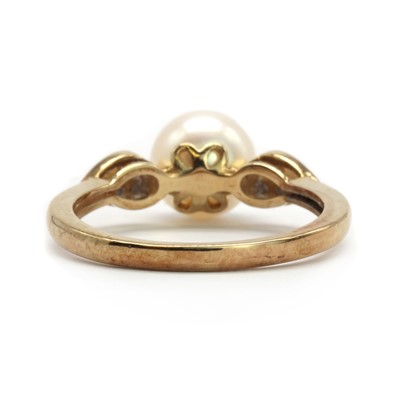 Lot 153 - A gold single stone cultured pearl dress ring