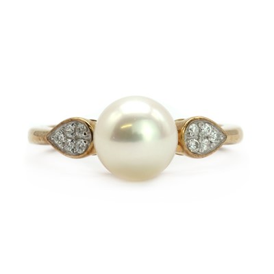 Lot 153 - A gold single stone cultured pearl dress ring