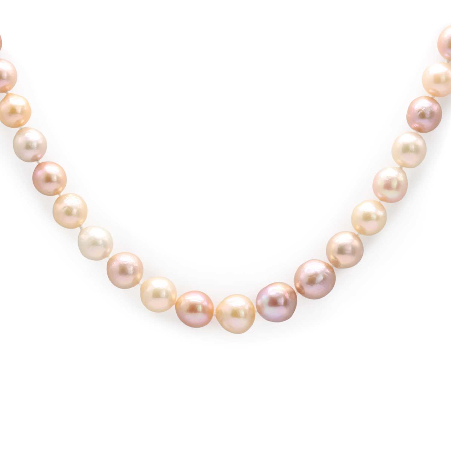Lot 161 - A single row cultured freshwater pearl necklace
