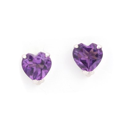 Lot 210 - A pair of white gold amethyst stud earrings