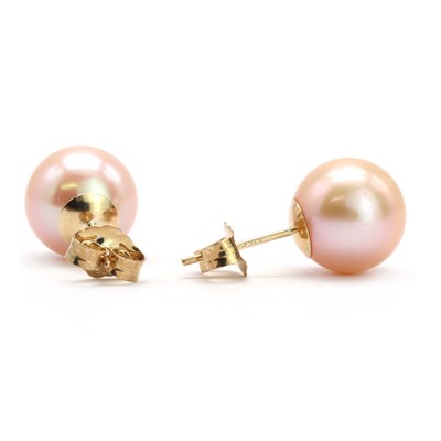 Lot 158 - A pair of cultured freshwater pearl stud earrings