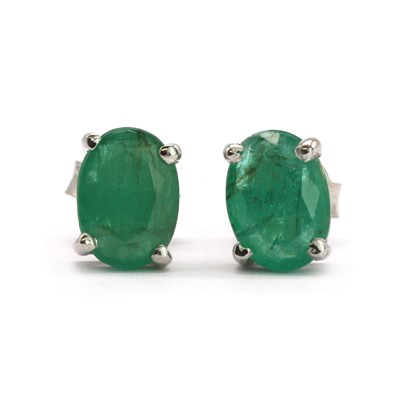 Lot 73 - A pair of silver single stone emerald stud earrings