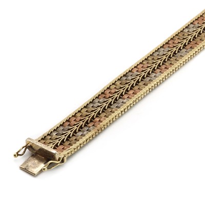Lot 111 - A 9ct gold three colour link bracelet