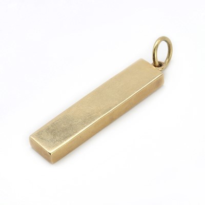 Lot 83 - A 9ct gold ingot pendant