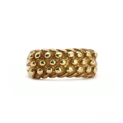 Lot 270 - A 9ct gold keeper ring