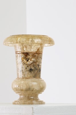 Lot 198 - A fluorspar campana urn