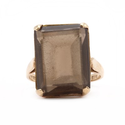 Lot 146 - A 9ct gold smoky quartz ring