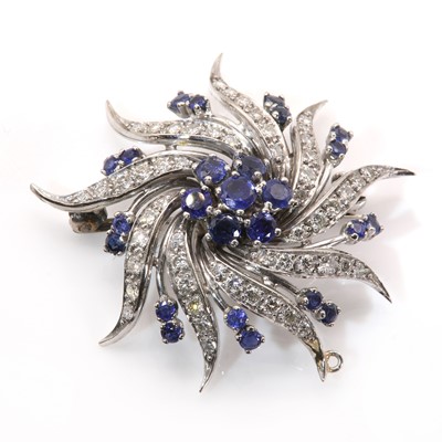 Lot 181 - A sapphire and diamond Catherine wheel style brooch/pendant