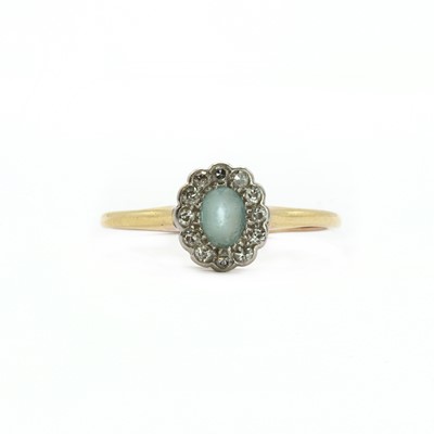 Lot 118 - A gold blue paste and diamond cluster ring