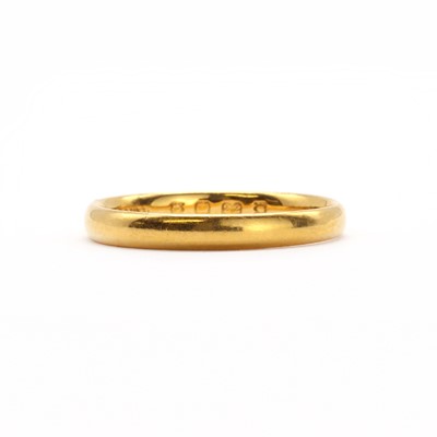 Lot 48 - A 22ct gold wedding ring