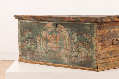Lot 521 - A painted pine chest