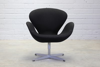 Lot 286 - A Fritz Hansen 'Swan' armchair