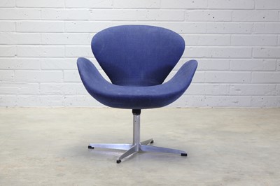 Lot 283 - A Fritz Hansen 'Swan' armchair