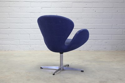 Lot 283 - A Fritz Hansen 'Swan' armchair