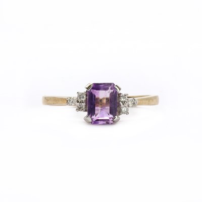 Lot 130 - A 9ct gold amethyst and diamond ring